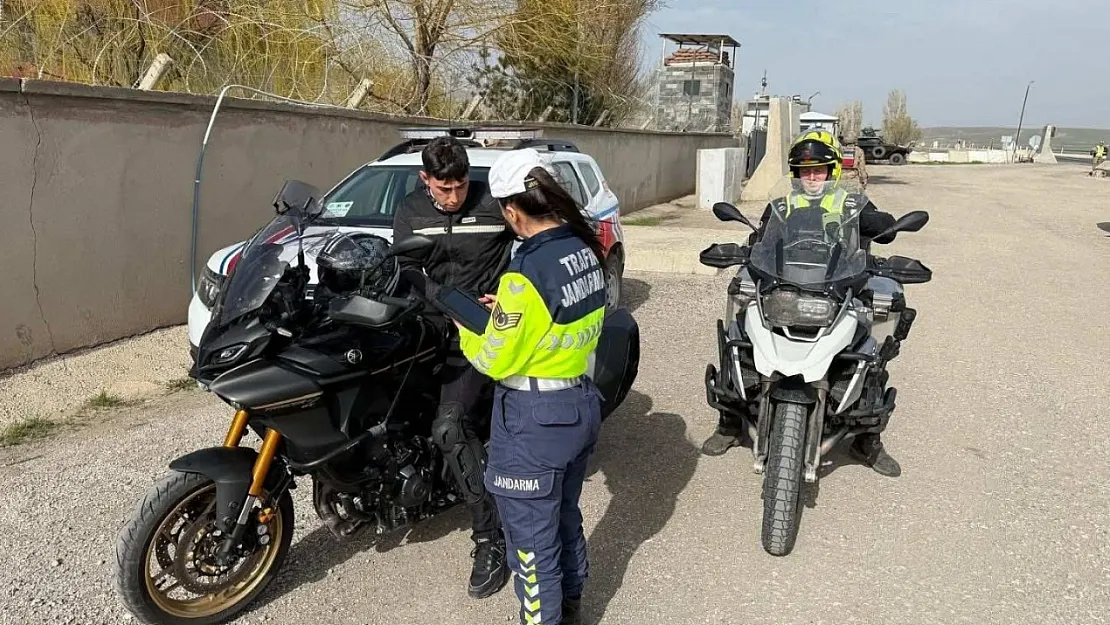 Ağrı'da Kurban Bayramı Öncesi Jandarmadan Geniş Çaplı Trafik Denetimi!