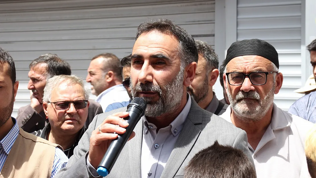 Ağrı'da Leman Dergisi'ne Tepki: Peygamber Efendimize Yapılan Hakaret Lanetlendi
