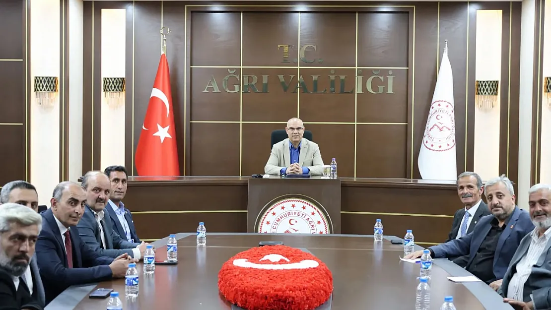 Ağrı'da Mahallelerin Nabzı Tutuldu: Vali Mustafa Koç'tan Muhtarlara Önemli Mesajlar!