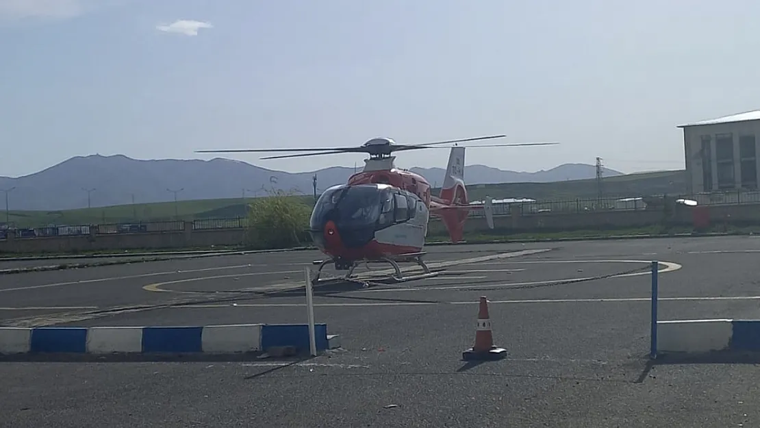 Ağrı'da NEC Tanısı Konulan 10 Günlük Bebek Helikopterle Van'a Sevk Edildi