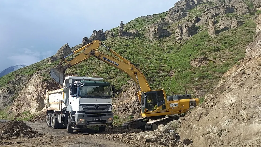 Ağrı'da Yol Onarımı: Eleşkirt Ramazan Köyü Yolu Yeniden Ulaşıma Açıldı