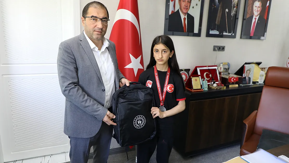 Ağrı'dan Türkiye İkinciliği: Havva Şahin Minikler Güreş Şampiyonası'nda Göz Doldurdu