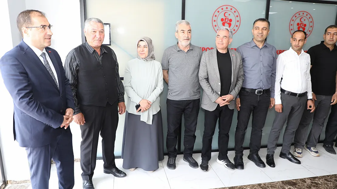 Ağrı Gençlik ve Spor İl Müdürlüğü Aile Ortamında Bayramlaştı