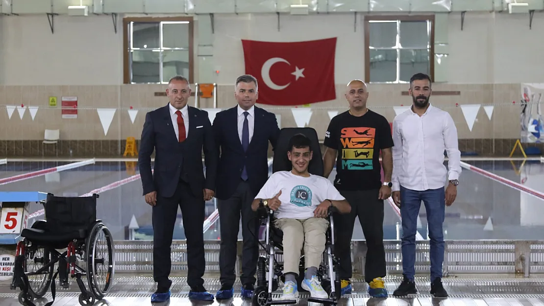 Ağrı İbrahim Çeçen Üniversitesi'nden Başarılı Sporcuya Anlamlı Hediye: Akülü Sandalye Takdim Edildi