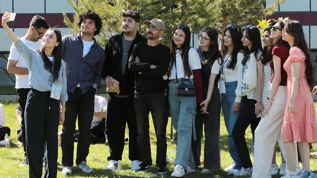 Ağrı İbrahim Çeçen Üniversitesi: 'Gülümse, Çünkü Burası Kampüs Hayatı!'