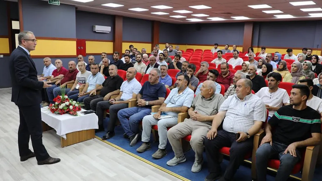 Ağrı Milli Eğitim Müdürü Kökrek, kurum personelleri ile bir araya geldi