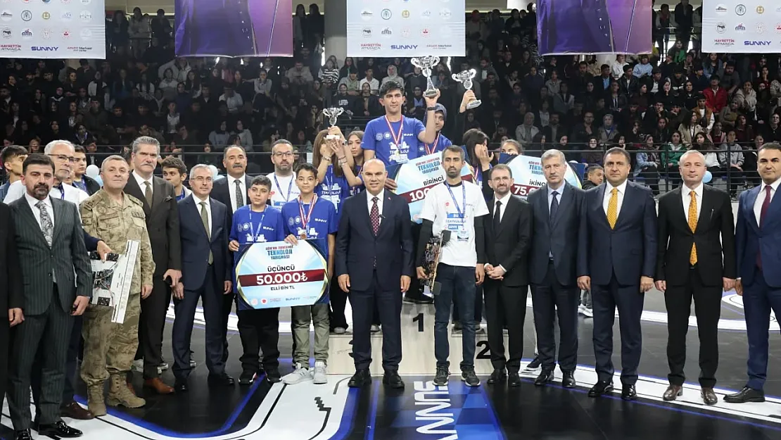 'Ağrı'nın Zirvesinde Teknoloji Yarışması' Finali Görkemli Bir Törenle Tamamlandı