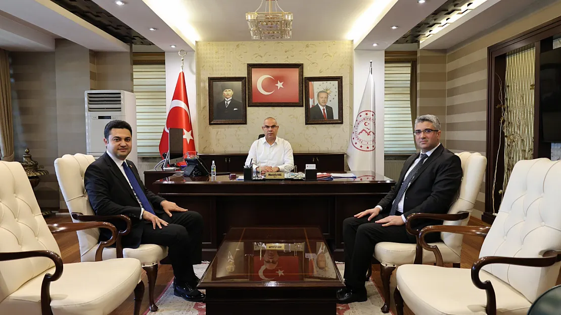 Ağrı Valiliği'nde Yeni Atamalar: Vali Koç, Vali Yardımcılarını Makamında Ağırladı