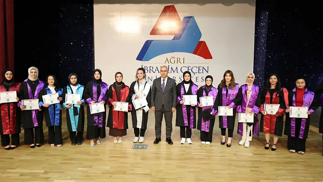 Ağrı Valisi Mustafa Koç, AİÇÜ Mezuniyet Töreninde Öğrencilerle Buluştu