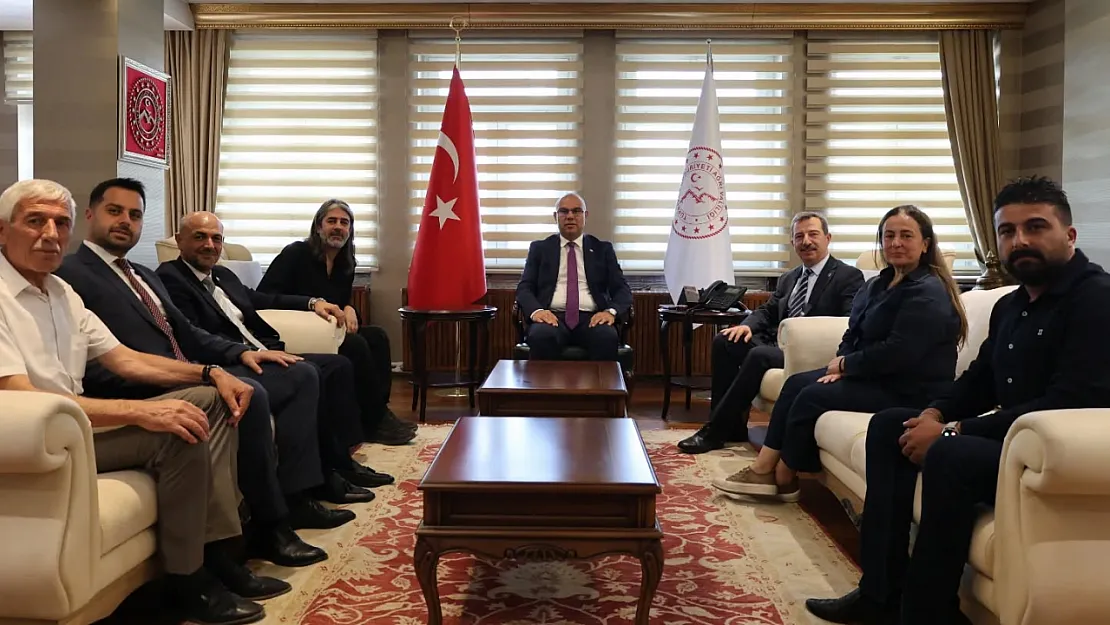 Ağrı Valisi Mustafa Koç, İYİ Parti Heyetini Makamında Ağırladı