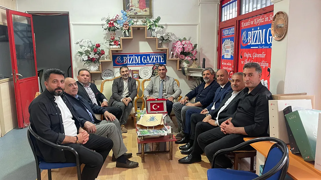Gazeteci-Yazar Mustafa Eranıl'a Kocaeli Körfez Ağrılılar Derneği'nden Anlamlı Teşekkür