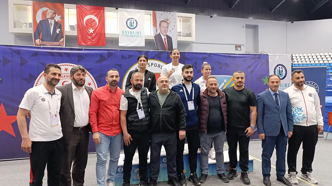 AİÇÜ'lü Öğrenciler Türkiye Boks Şampiyonası'nda Dereceyle Döndü