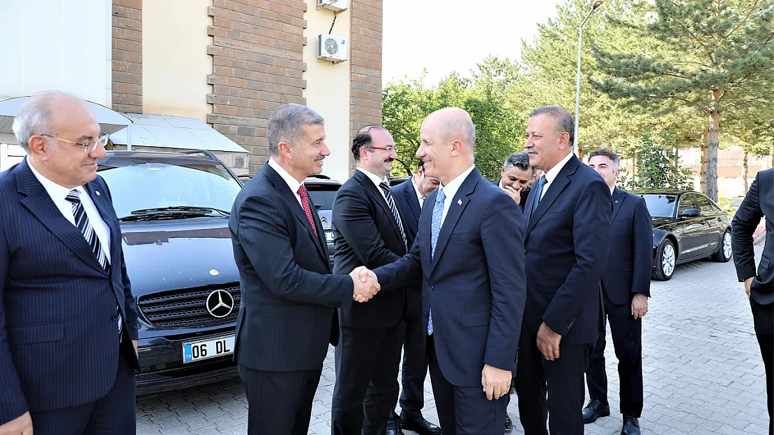 AİÇÜ Rektörü İlhami Gülçin, Malazgirt Zaferi Etkinlikleri Kapsamında Ahlat'ta YÖK Toplantısına Katıldı