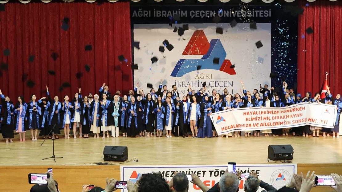 AİÇÜ Rektörü Prof. Dr. İlhami Gülçin, Eczacılık Fakültesi Mezuniyet Törenine Katıldı