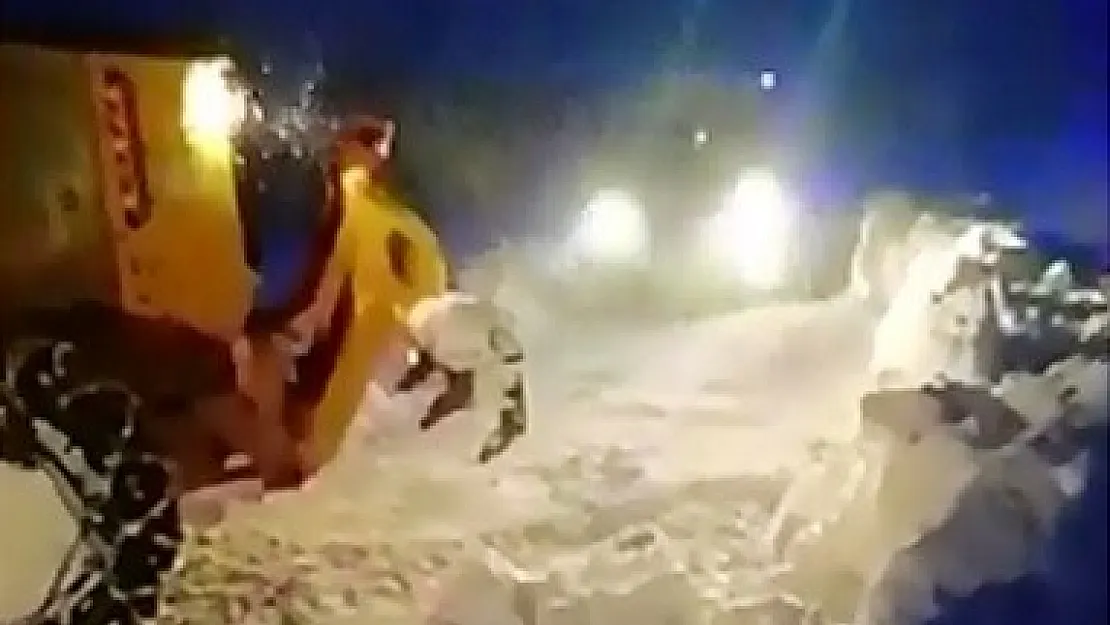 Yollar kapandı, ekipler hastalanan 85 yaşındaki vatandaş için seferber oldu
