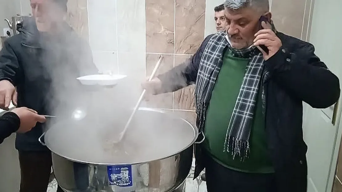 Mahalle sakinleri şükür hayvanı kesti
