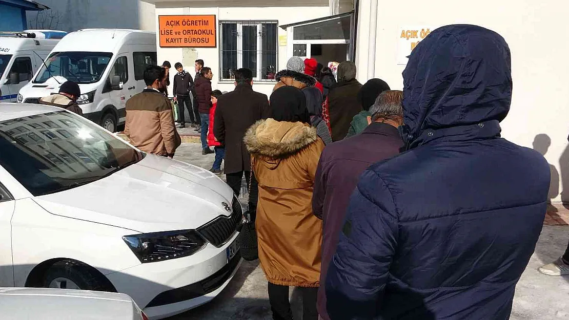 Van'da açık öğretim kayıtlarına yoğun ilgi
