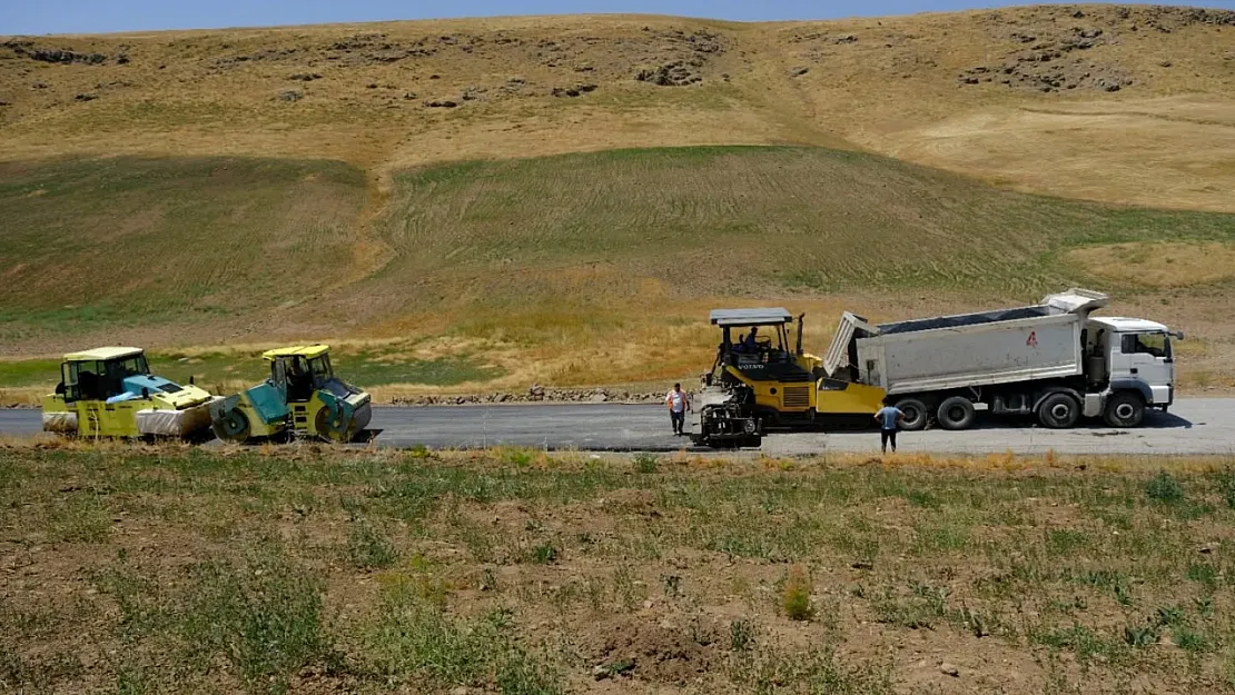 Hamur İlçesi Süleyman Kümbet Köy Yolu Asfaltla Buluştu