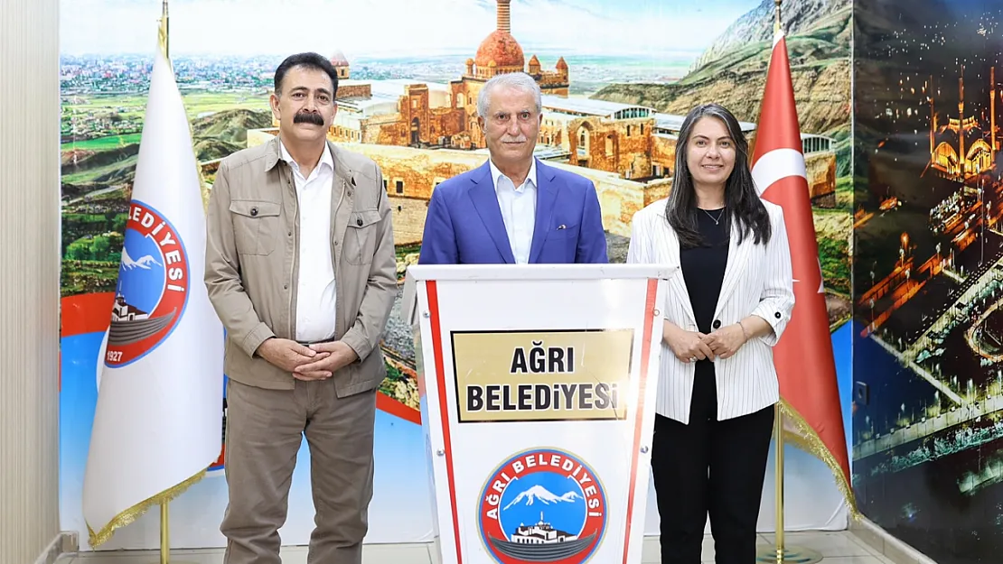 İbrahim Çeçen'den Ağrı Belediyesine Ziyaret: Kentin Geleceği İçin Anlamlı Buluşma