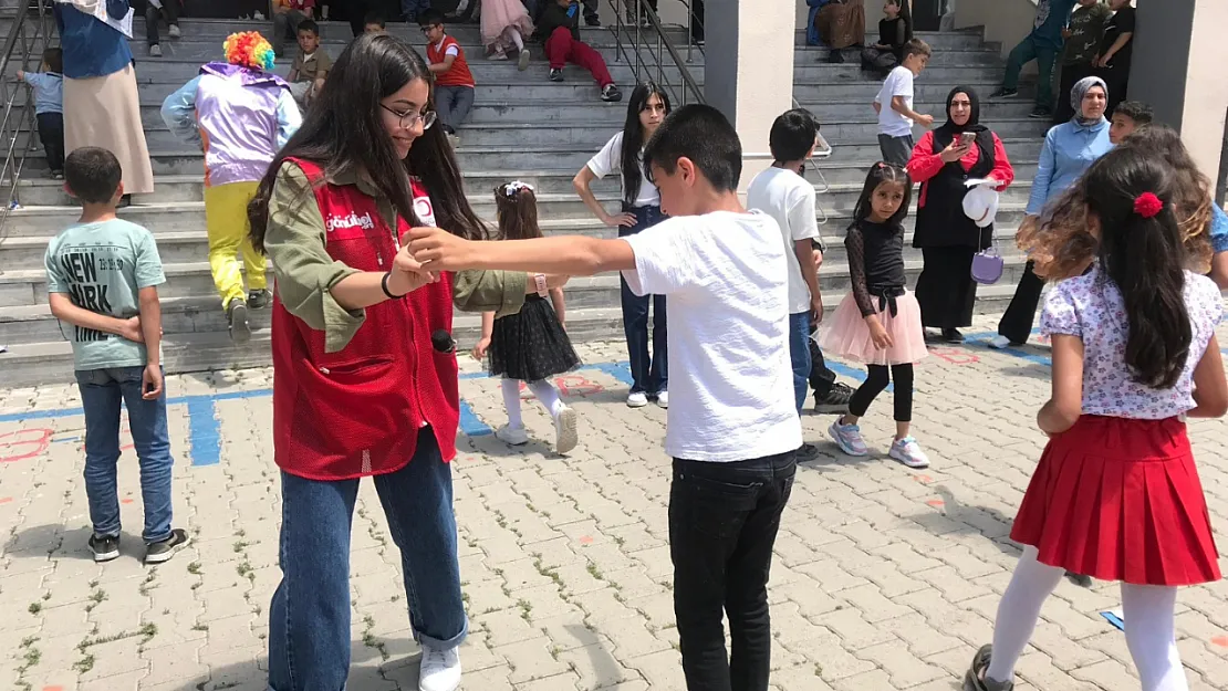 Kızılay Ağrı Şubesi'nden Örnek Etkinlik: Öğrencilerle Neşeli Bir Gün!