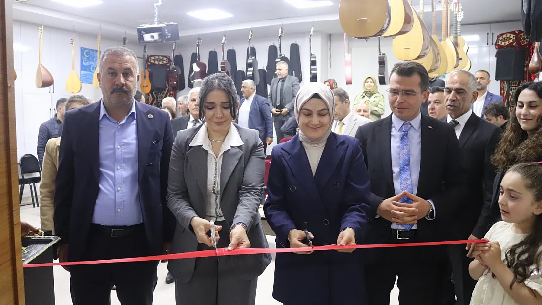 Tutak Belediye Başkanı Fevzi Sayan, Aile Destek Merkezi'ni Ziyaret Etti