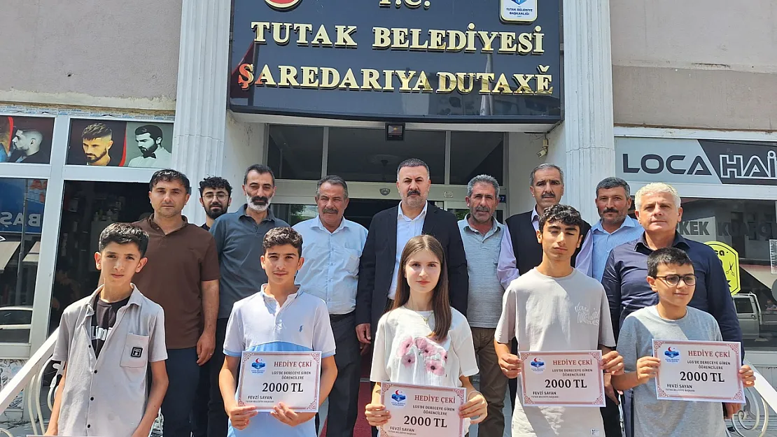 Tutak'ta LGS Başarısı Başkan Fevzi Sayan Tarafından Ödüllendirildi