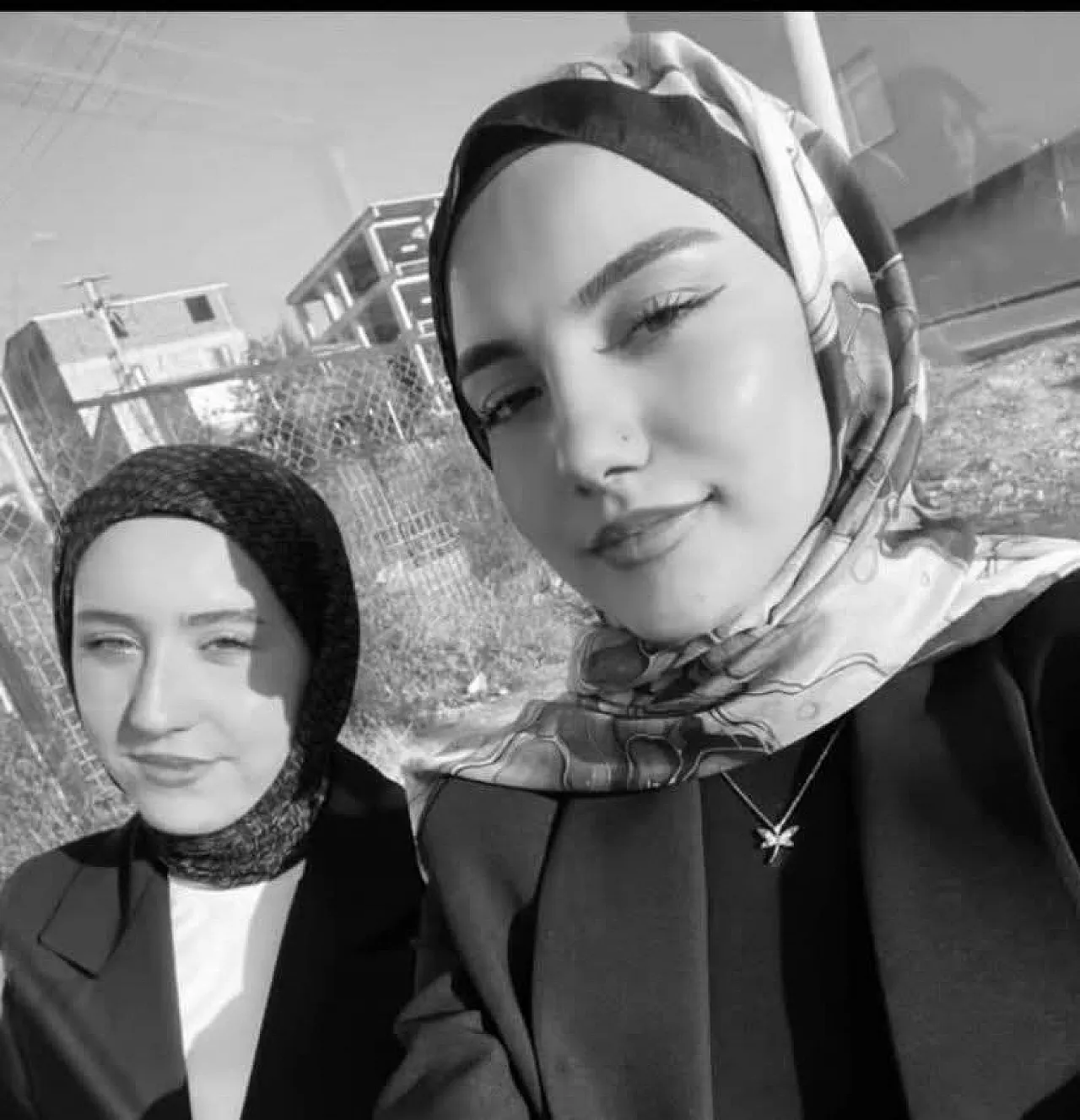 Dilovası'ndaki Kozmetik Yangınında Ağrılı Kardeşler Tuba ve Nisa Vefat Etti