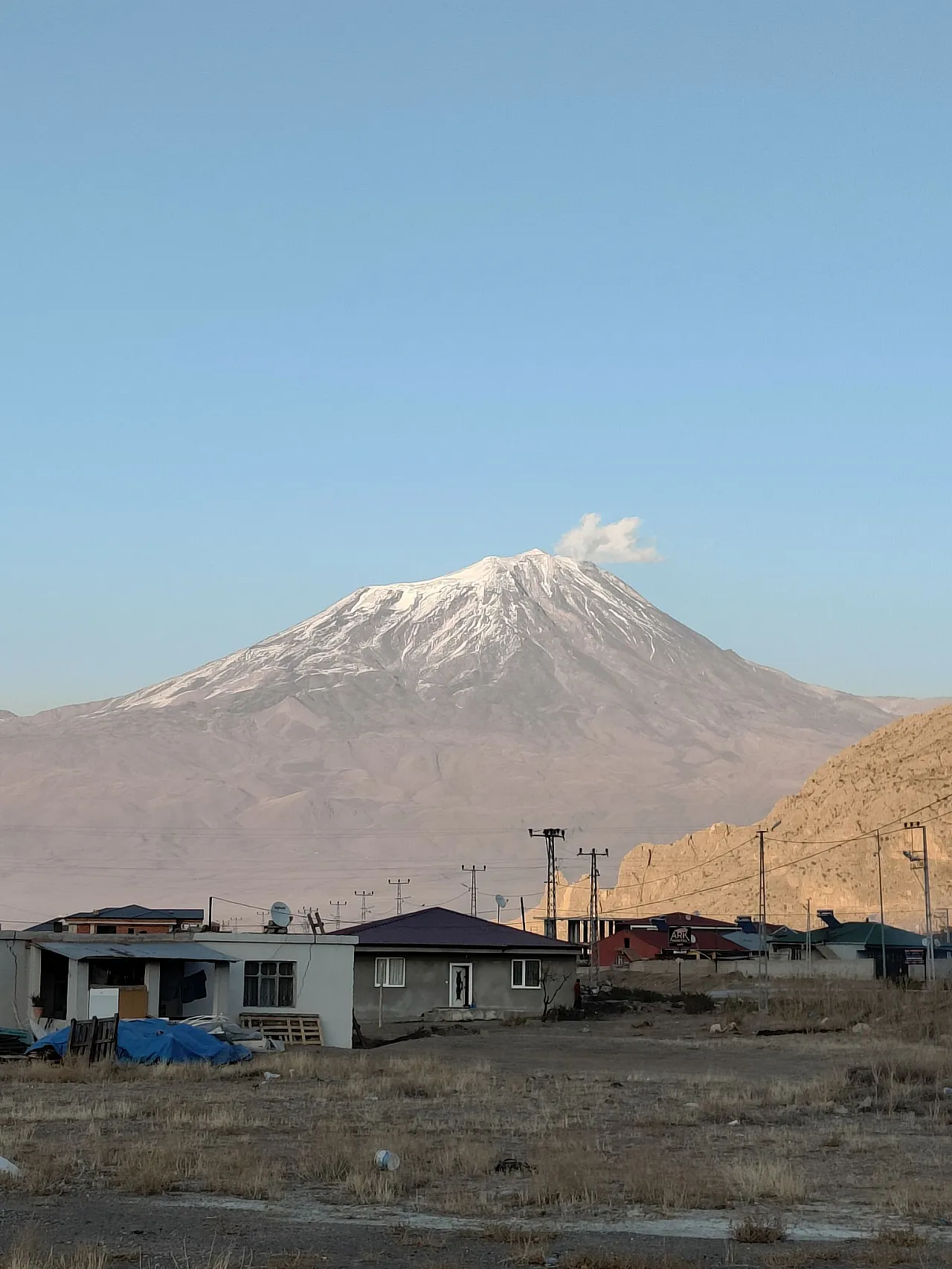Ağrı Dağı'nda Tarihi Kuraklık Endişesi: 27 Kasım'da Hâlâ Kar Yok!
