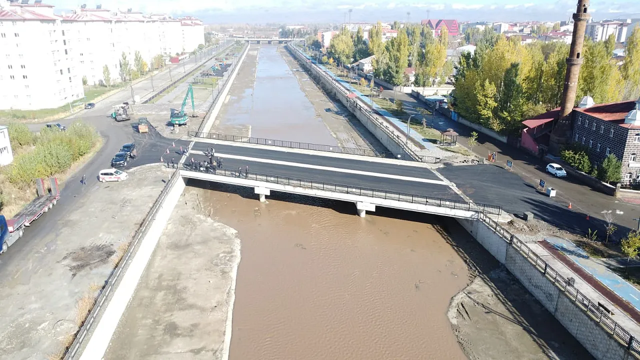 Ağrı'da Fırat-Fevzi Çakmak Köprüsü Açıldı: Trafik Rahatlayacak