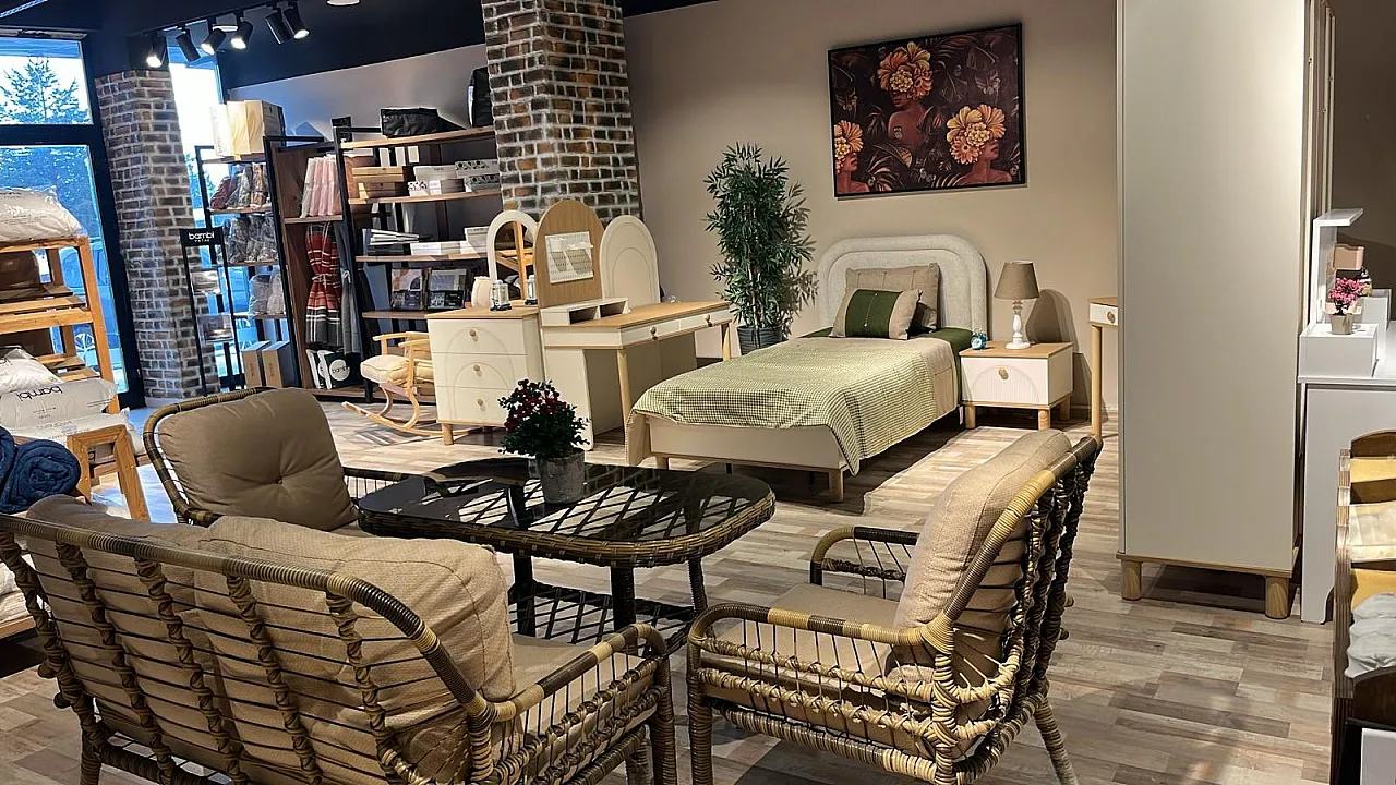 Ağrı'da Bambi'den tadilat nedeniyle maliyetine satış başladı