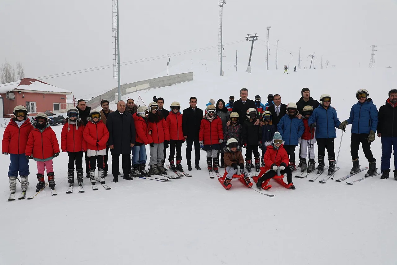 Ağrı'da umuda açılan pistler: 'Soğuk değil umut var'
