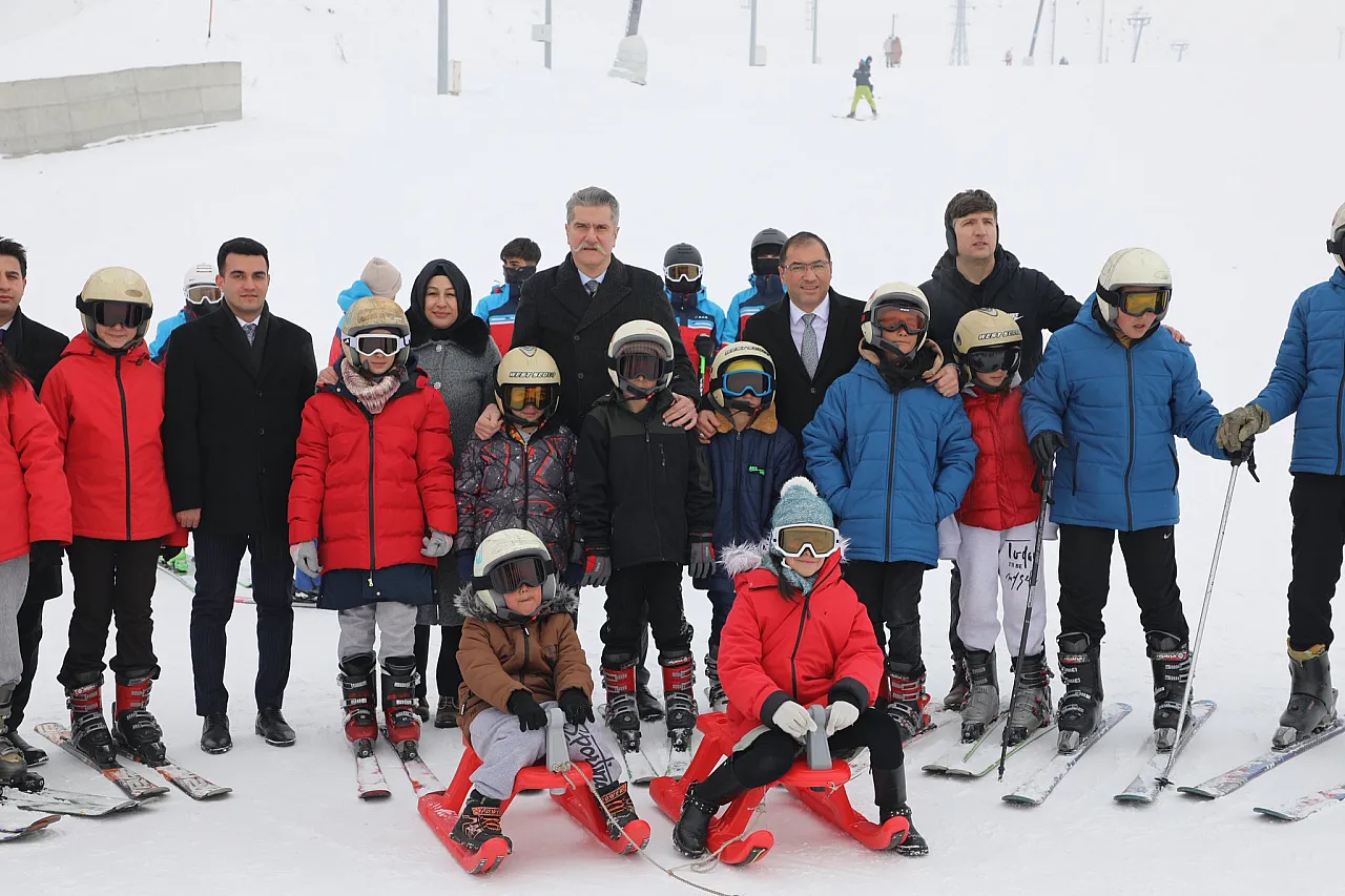 Ağrı'da umuda açılan pistler: 'Soğuk değil umut var'