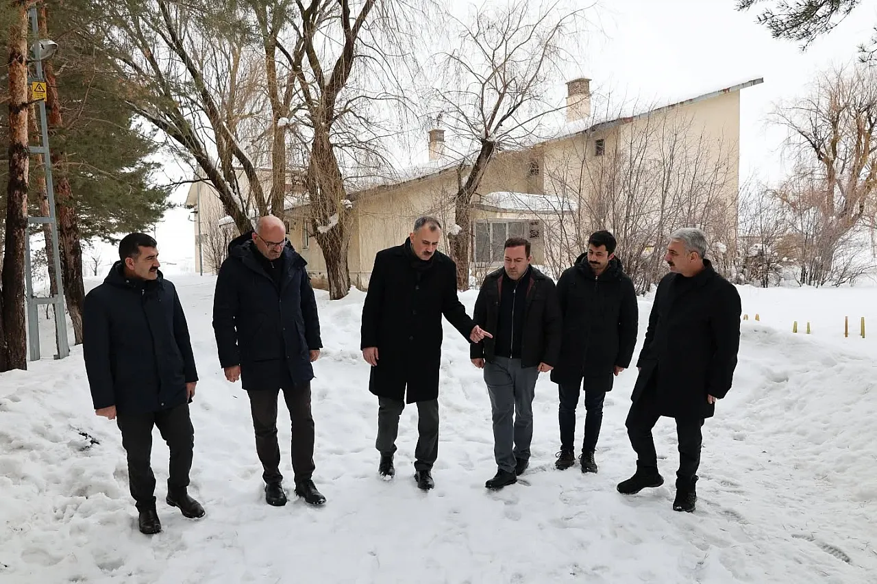 Yıllardır Ağrı'da kimse görmedi: Vali Bozkurt kolları sıvadı!