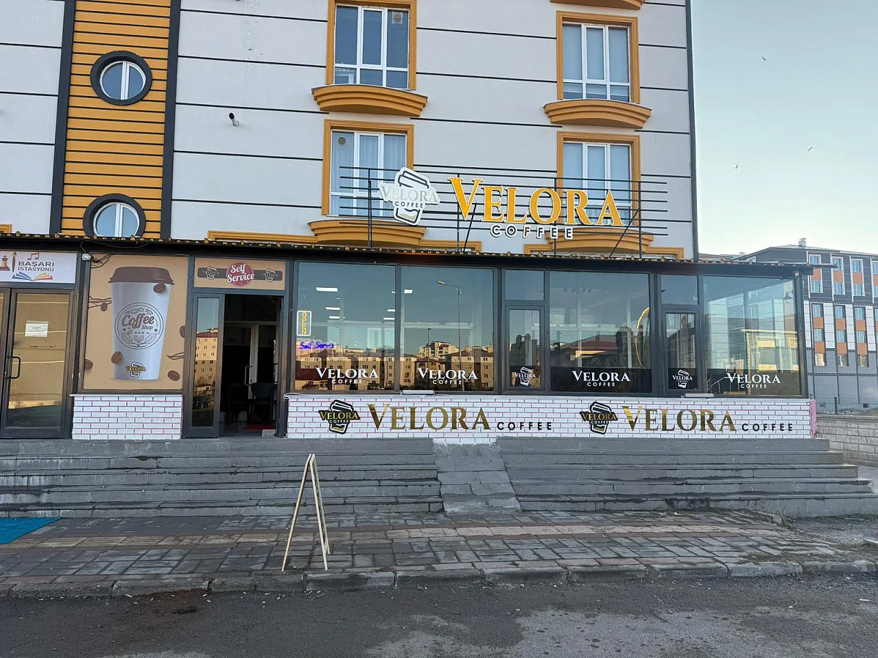 Velora Coffee'den Ağrı'da İlk: Kestane, Sinema ve Ucuz Canlı Müzik Keyfi!