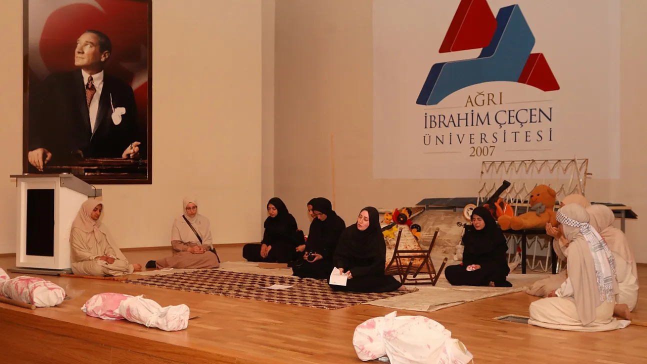 AİÇÜ'de 'Gazze'nin Kadınları' Tiyatro Oyunu Büyük İlgi Gördü