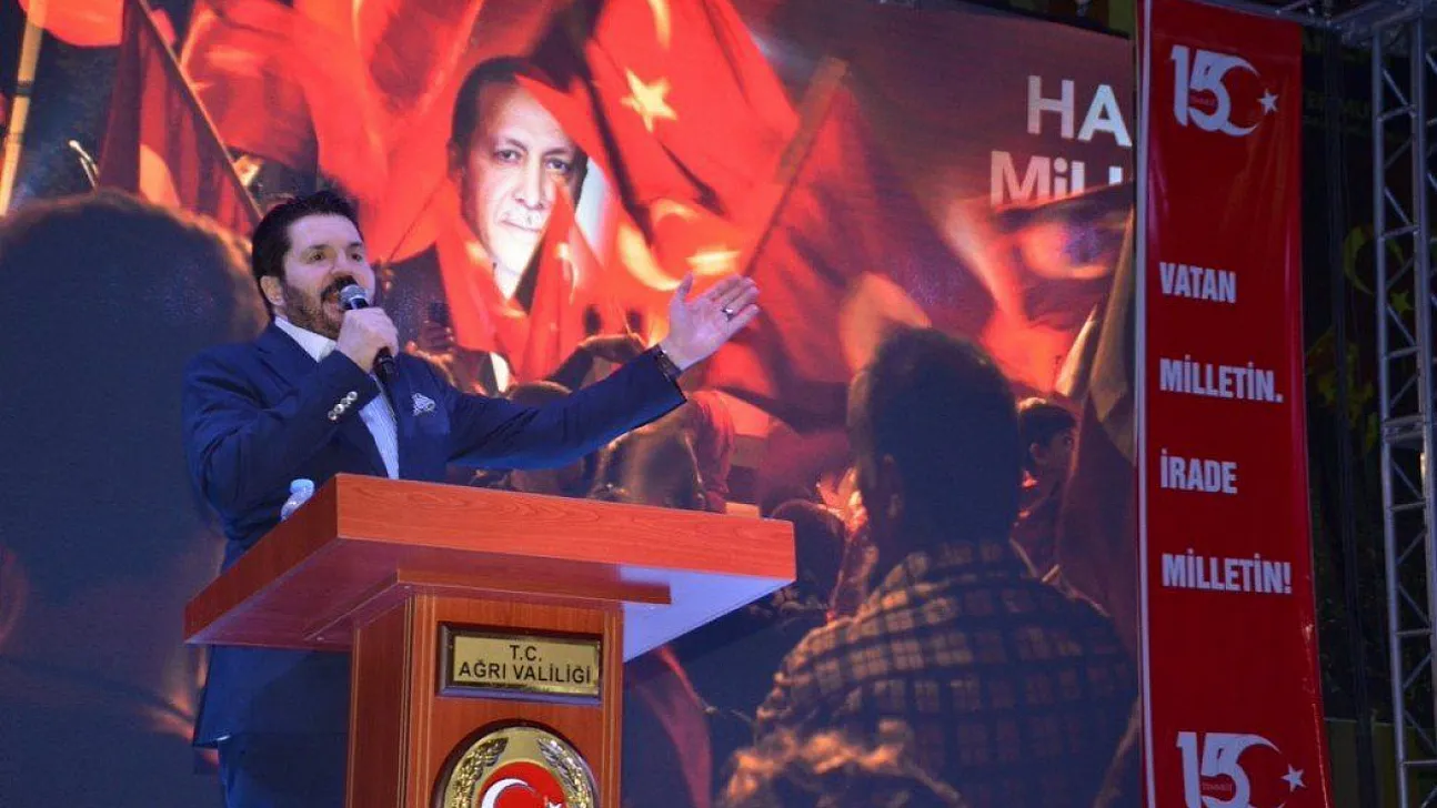 Savcı Sayan'dan Sert Mesaj: 'Elbiseyi Askıya Astım, Uyan Giyer!'