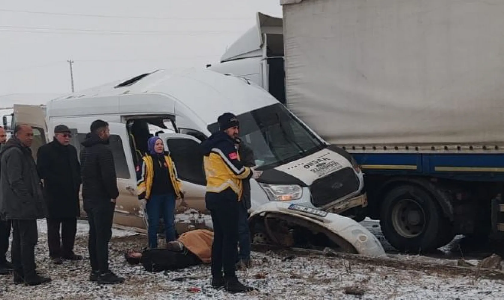 Ağrı'da Korkutan Trafik Kazası: 2'si Ağır, 3 Yaralı