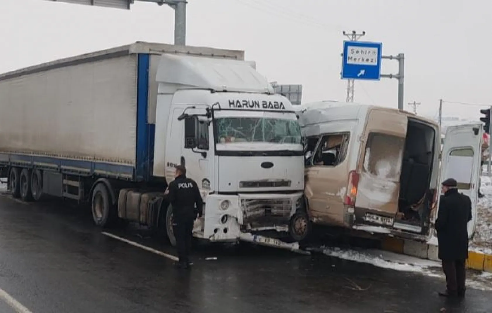 Ağrı'da Korkutan Trafik Kazası: 2'si Ağır, 3 Yaralı