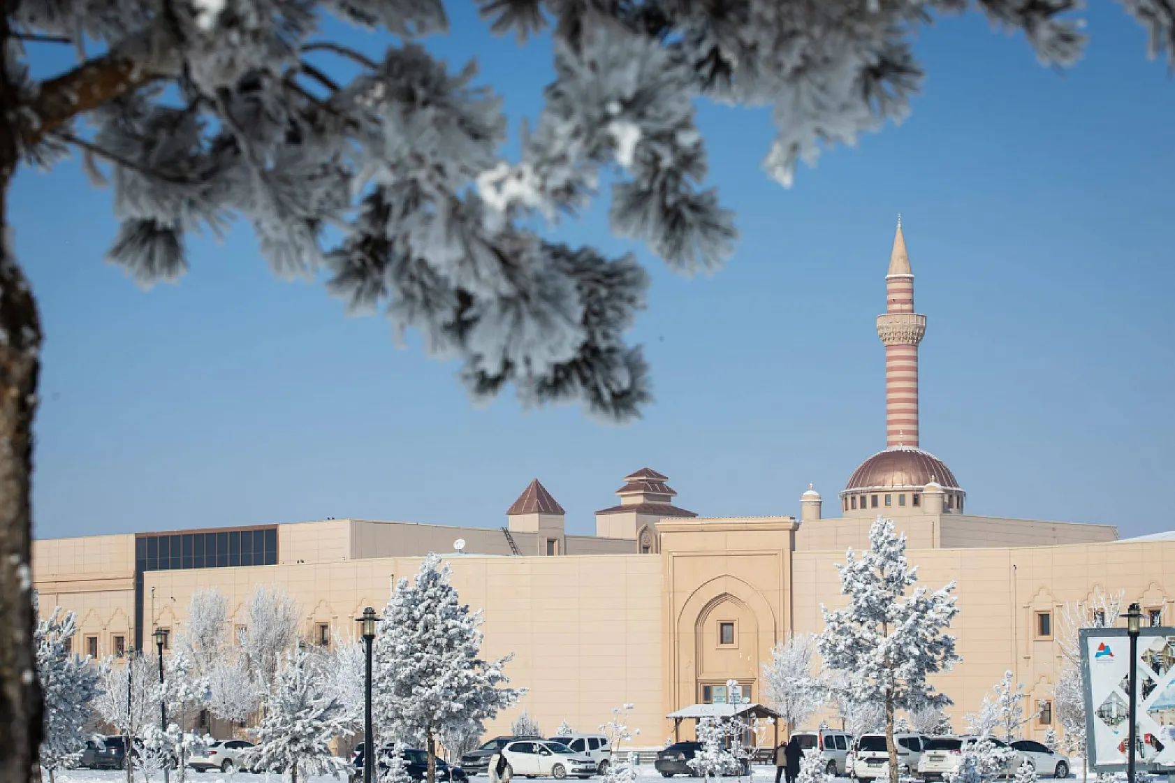 Ağrı'da kar güzelliği: Üniversite Kampüsü kartpostallık görüntüler sundu