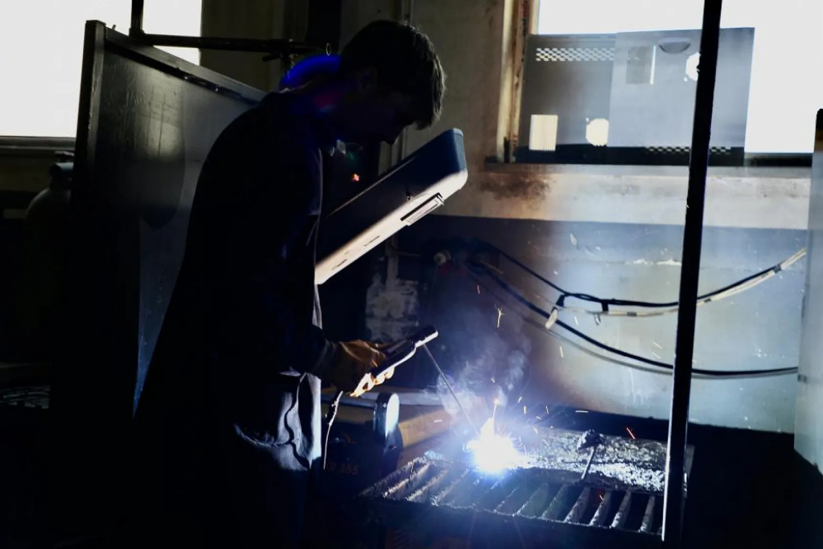 Ağrı'da bu lisede okuyan öğrenciler ailelerine yük olmuyor