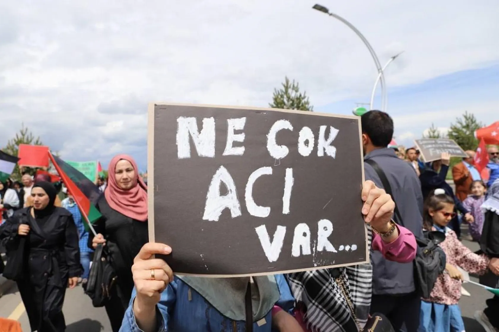 Ağrı'da yüzlerce kişi Filistin'e destek yürüyüşüne katıldı