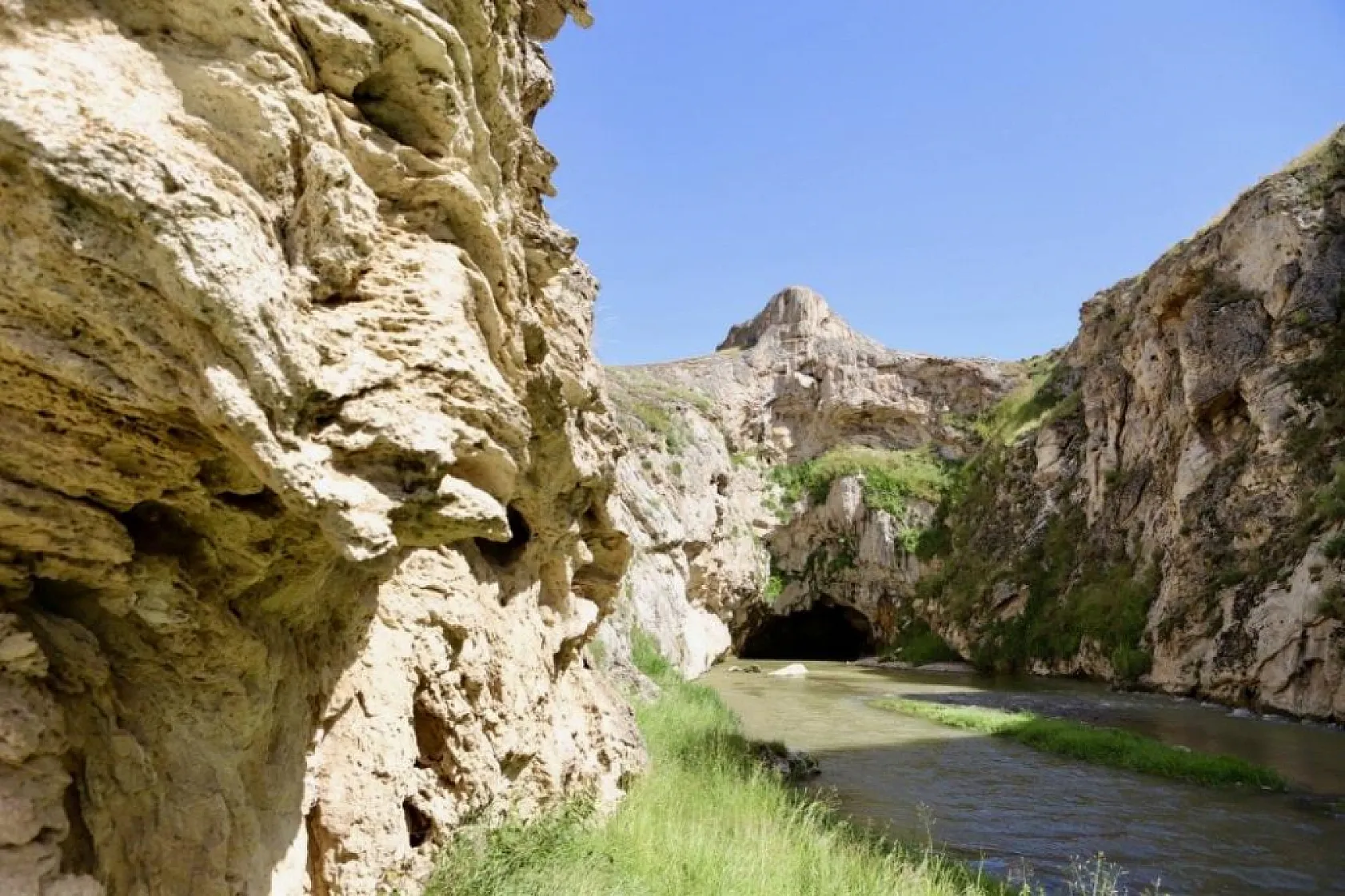 Ağrı'da Kudret Köprüsü manzarası ile mest ediyor