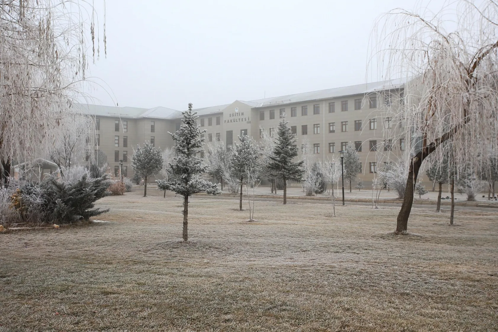 Ağrı İbrahim Çeçen Üniversitesi'nde Kırağı Manzarası Büyüledi