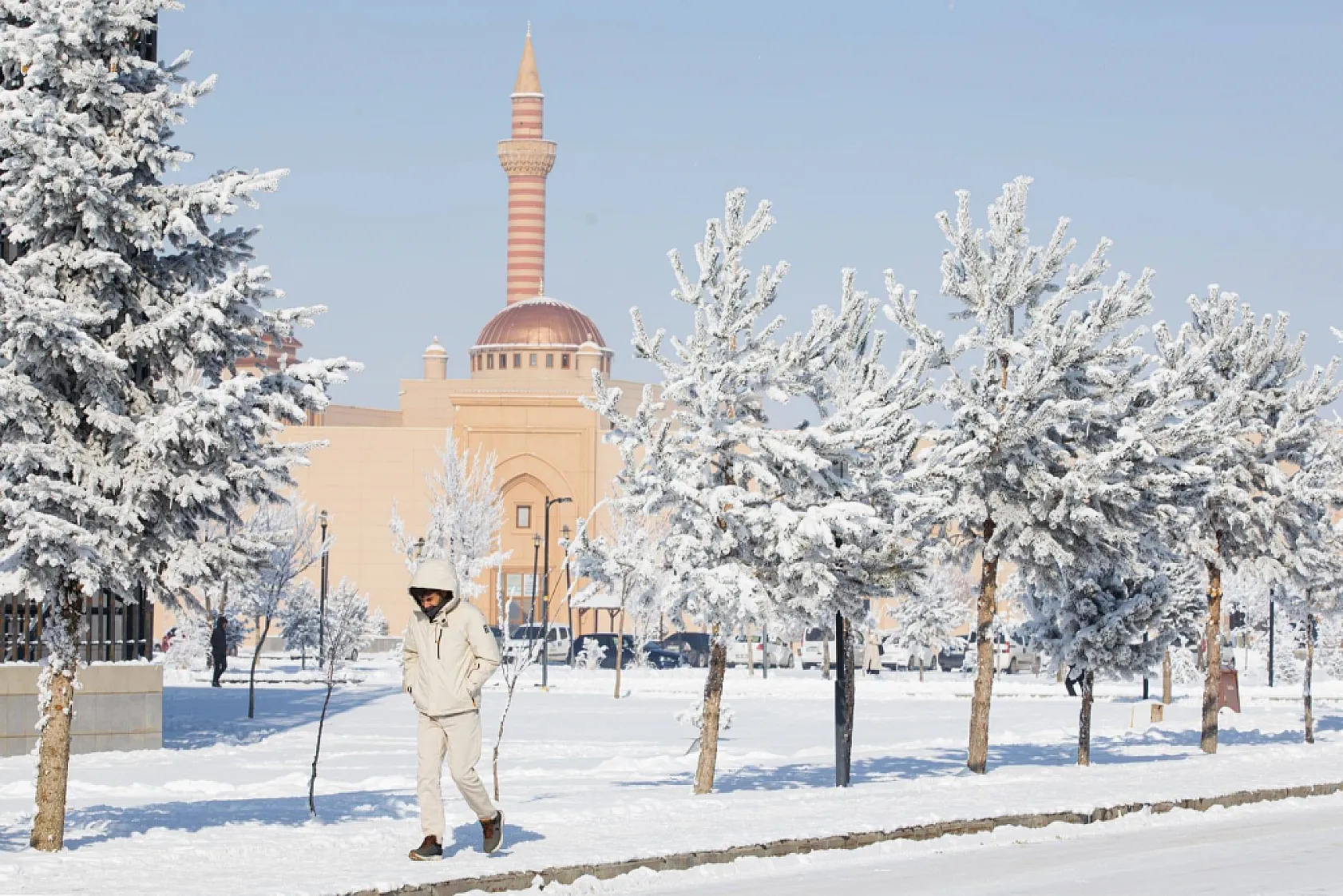 Ağrı'da kar güzelliği: Üniversite Kampüsü kartpostallık görüntüler sundu