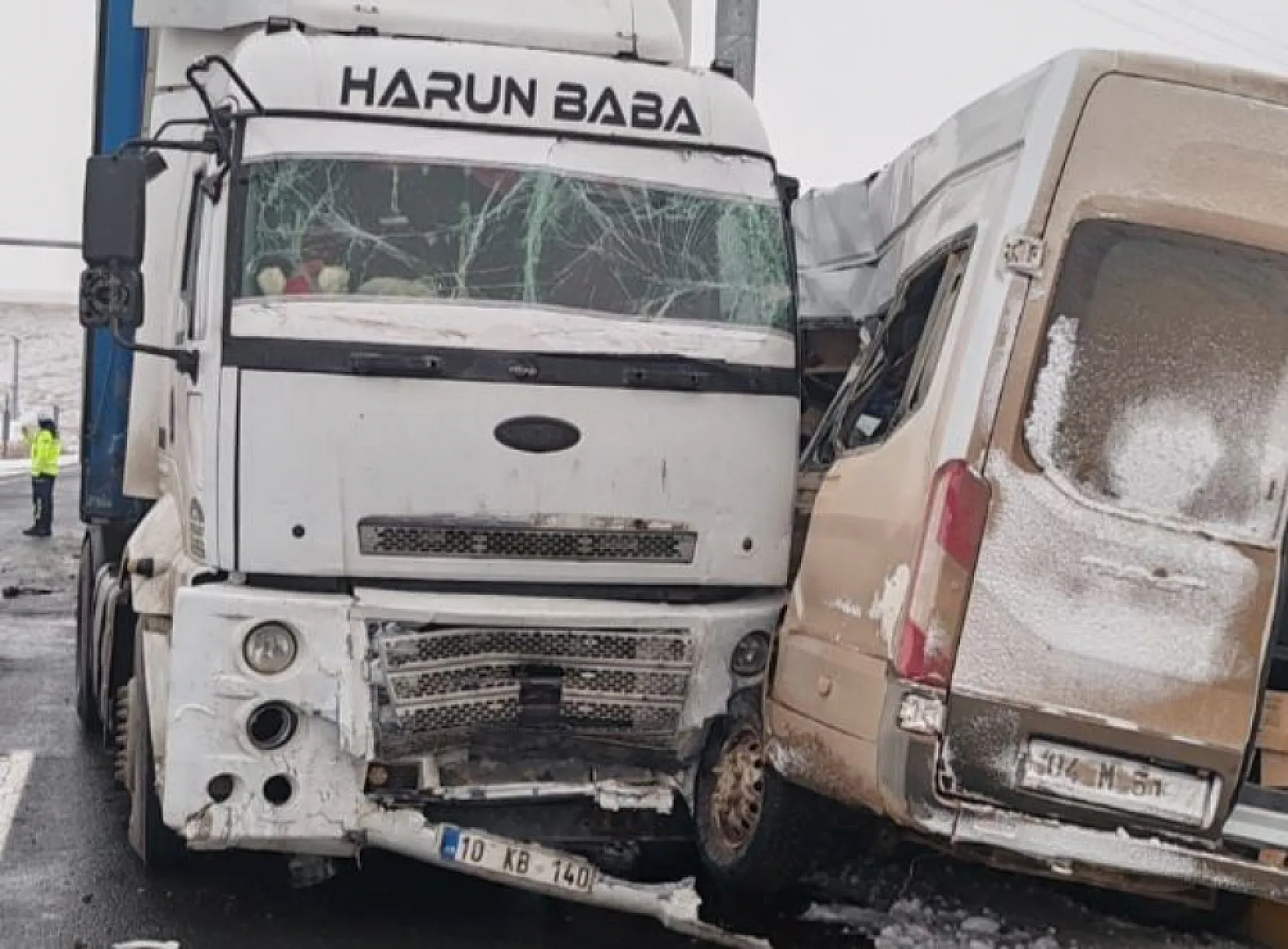 Ağrı'da Korkutan Trafik Kazası: 2'si Ağır, 3 Yaralı