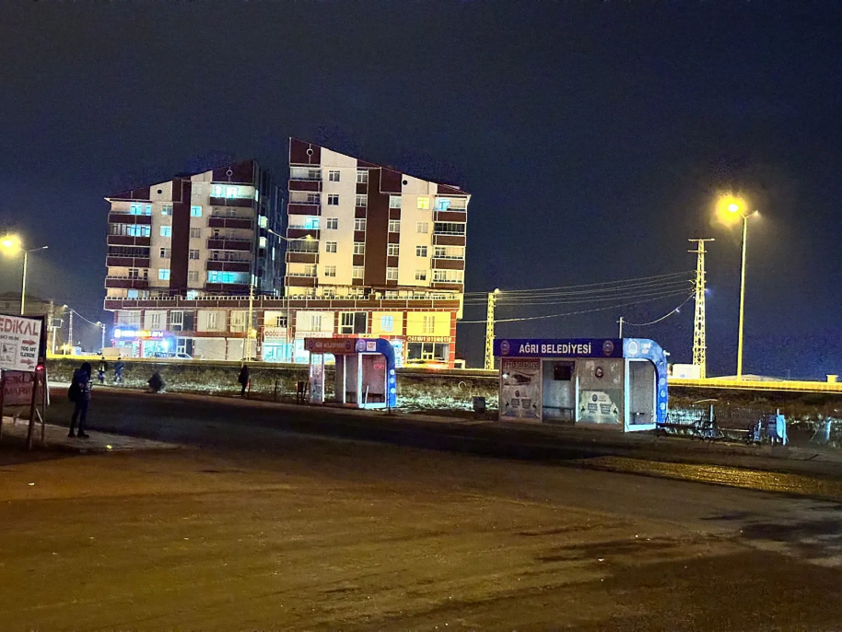 Ağrı'da karanlığa terk edilen hastane 'Korkuyoruz!'