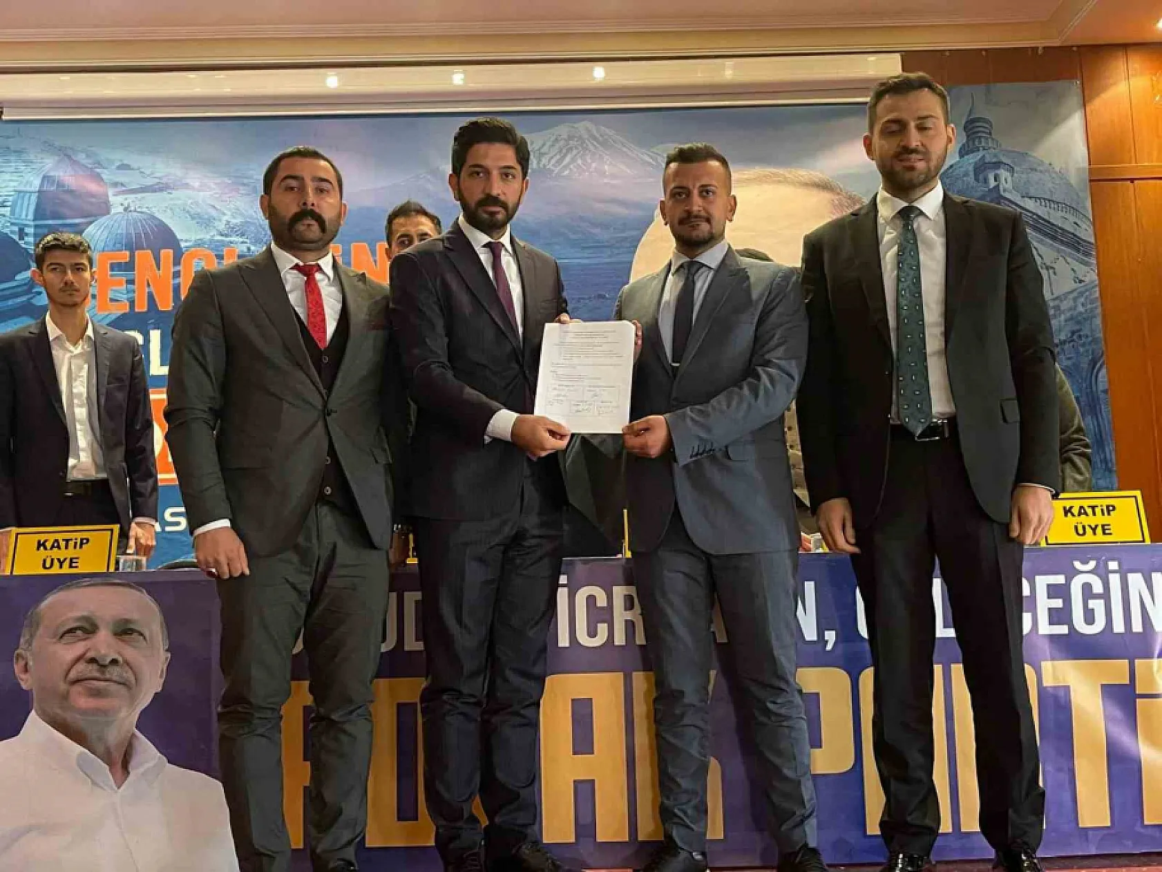 AK Parti Ağrı İlçe Gençlik Kolları Başkanlıklarında görev değişimi