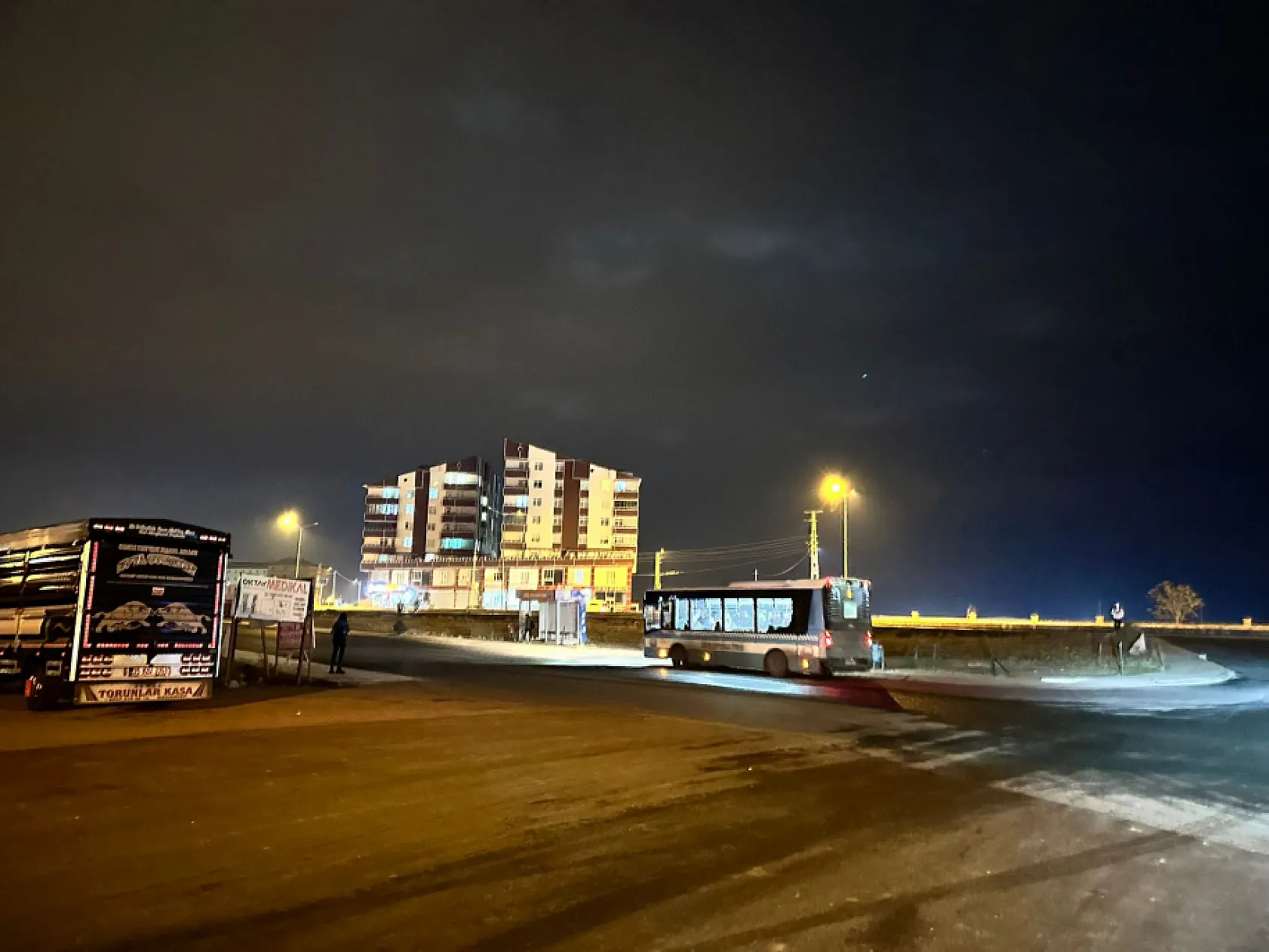 Ağrı'da karanlığa terk edilen hastane 'Korkuyoruz!'