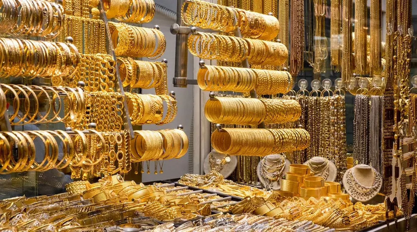 Ağrı'da altın fiyatları el yaktı! Gram altın aldı başını gidiyor