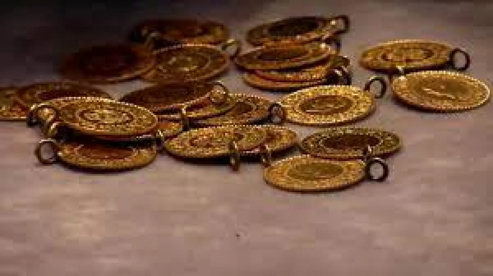 Ağrı'da Altın Fiyatları Zirve Yaptı! Kuyumcular 'Şimdiden Alan Kazanır' Diyor!